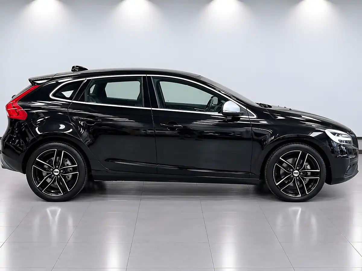 Used 2016 Volvo V40 R-Design Black - Interior and Exterior details 3
