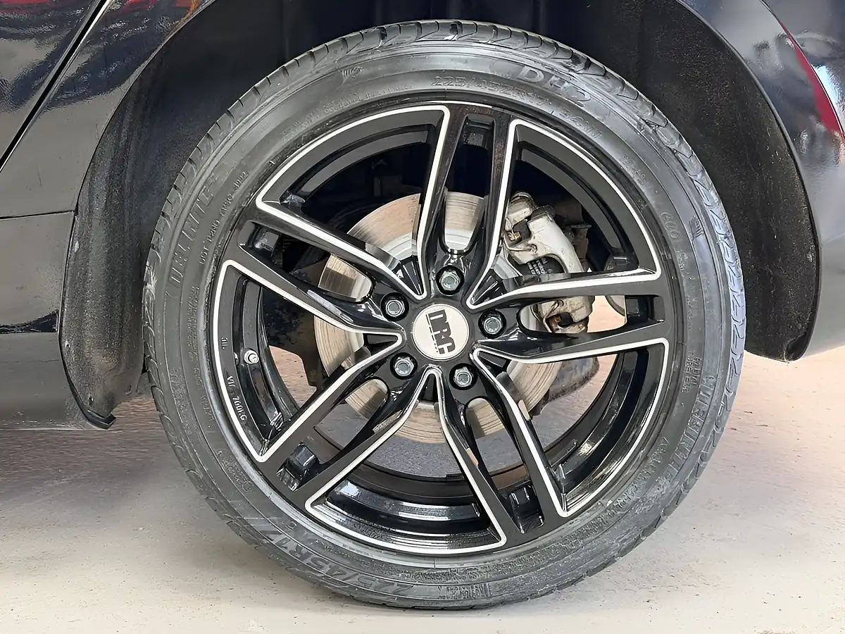 Used 2016 Volvo V40 R-Design Black - Interior and Exterior details 6