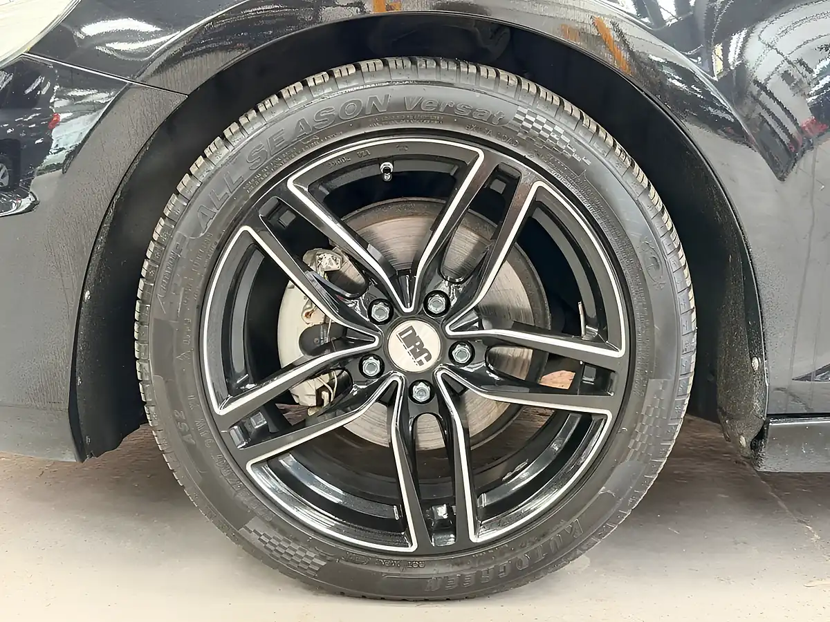 Used 2016 Volvo V40 R-Design Black - Interior and Exterior details 7