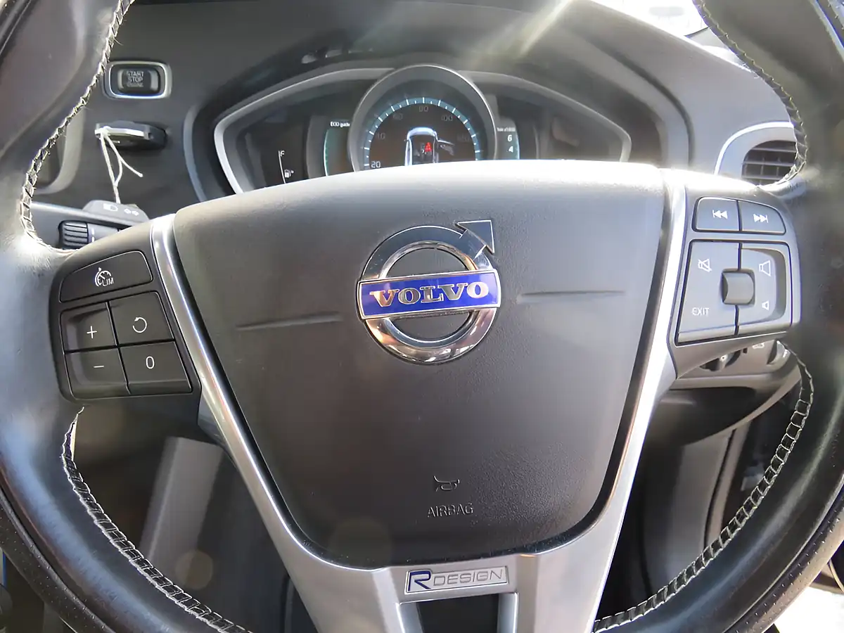 Used 2016 Volvo V40 R-Design Black - Interior and Exterior details 12