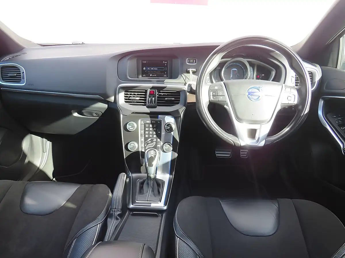 Used 2016 Volvo V40 R-Design Black - Interior and Exterior details 2