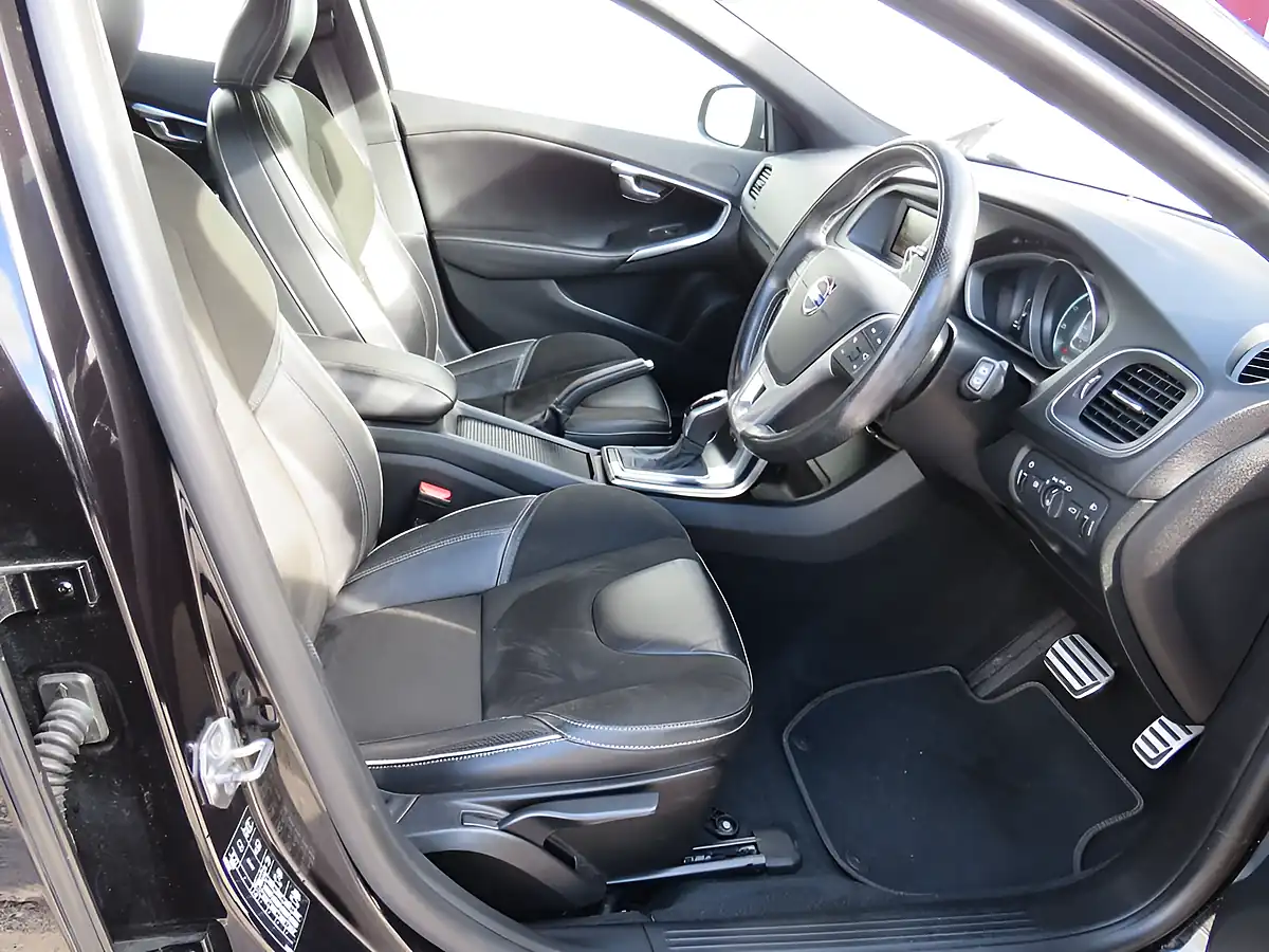 Used 2016 Volvo V40 R-Design Black - Interior and Exterior details 6