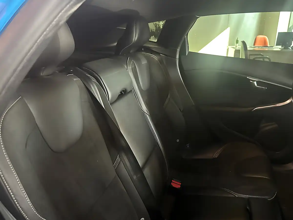 Used 2016 Volvo V40 R-Design Blue - Interior and Exterior details 13