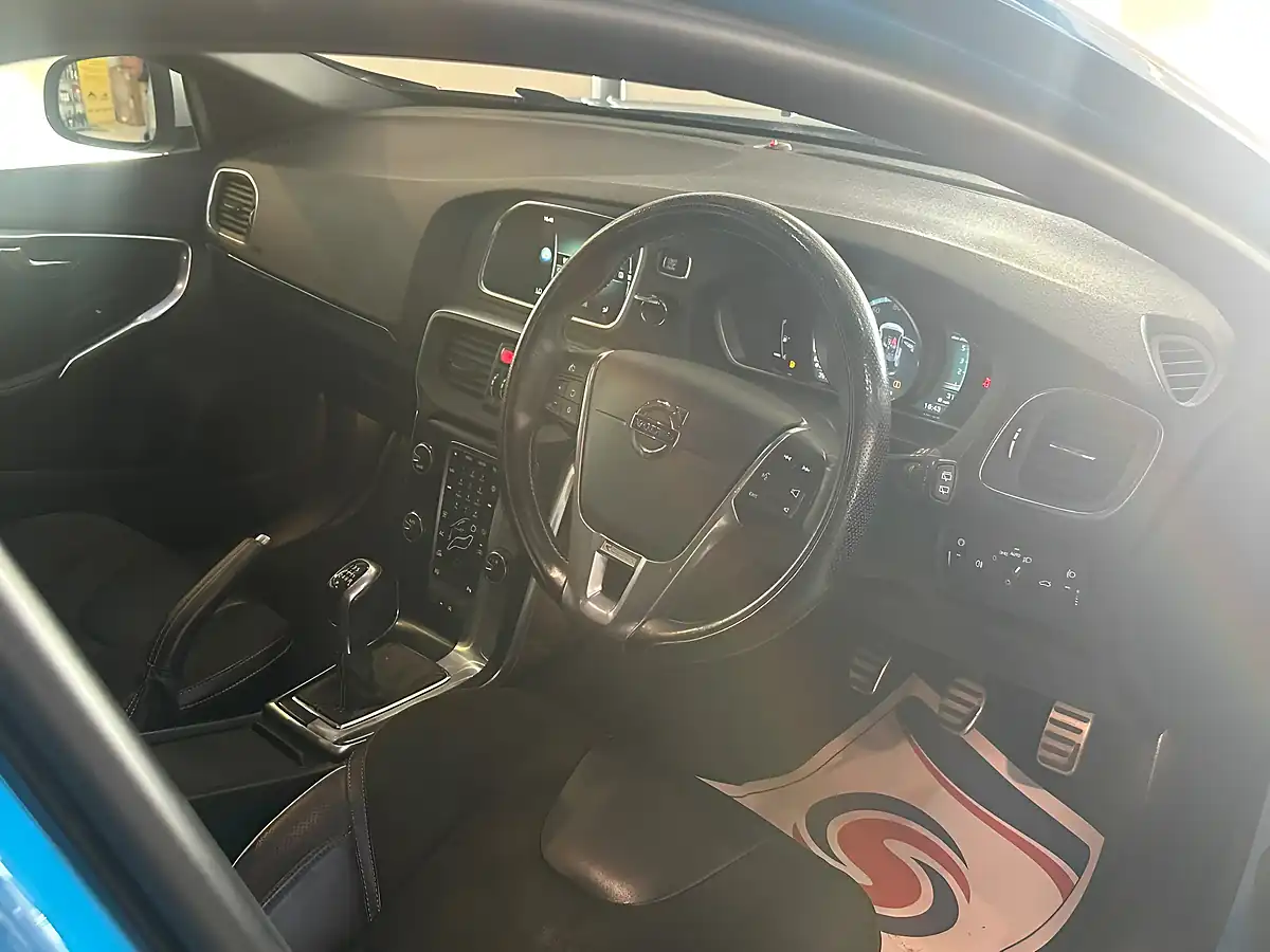 Used 2016 Volvo V40 R-Design Blue - Interior and Exterior details 15