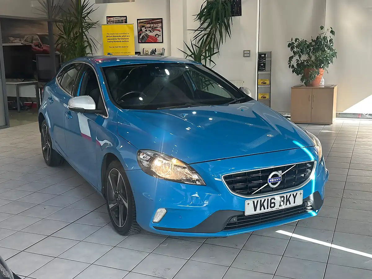 Used 2016 Volvo V40 R-Design Blue - Interior and Exterior details 2