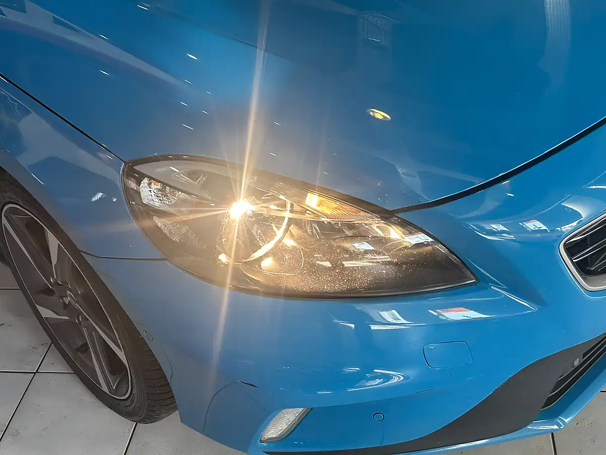 Used 2016 Volvo V40 R-Design Blue - Interior and Exterior details 3