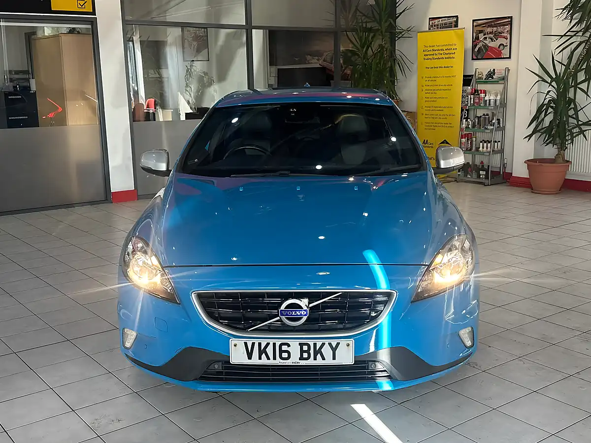 Used 2016 Volvo V40 R-Design Blue - Interior and Exterior details 4