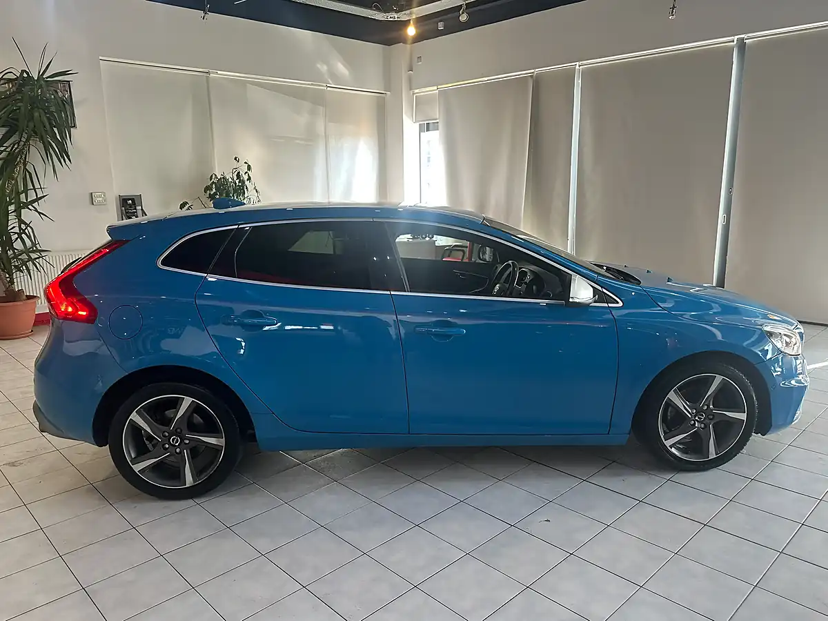 Used 2016 Volvo V40 R-Design Blue - Interior and Exterior details 6