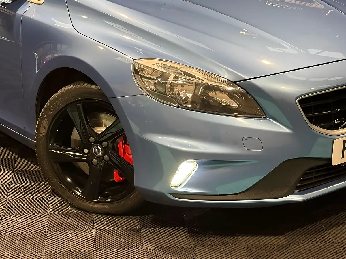 Used 2016 Volvo V40 R-Design Blue - Interior and Exterior details 10