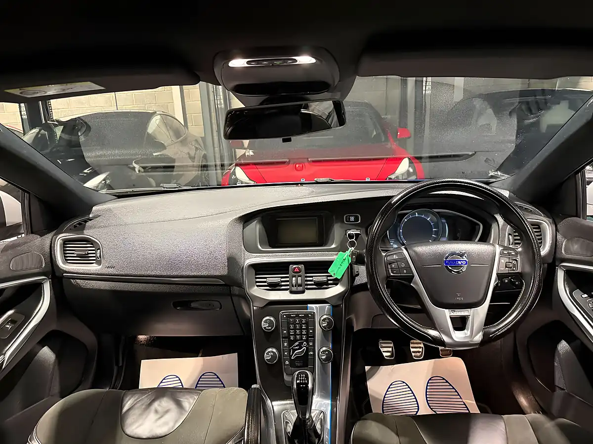 Used 2016 Volvo V40 R-Design Blue - Interior and Exterior details 14