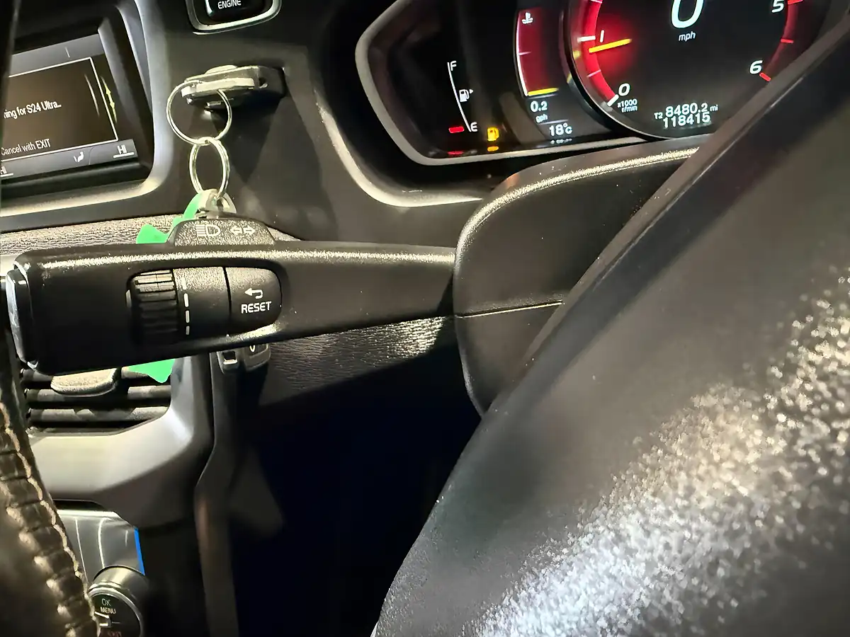 Used 2016 Volvo V40 R-Design Blue - Interior and Exterior details 17