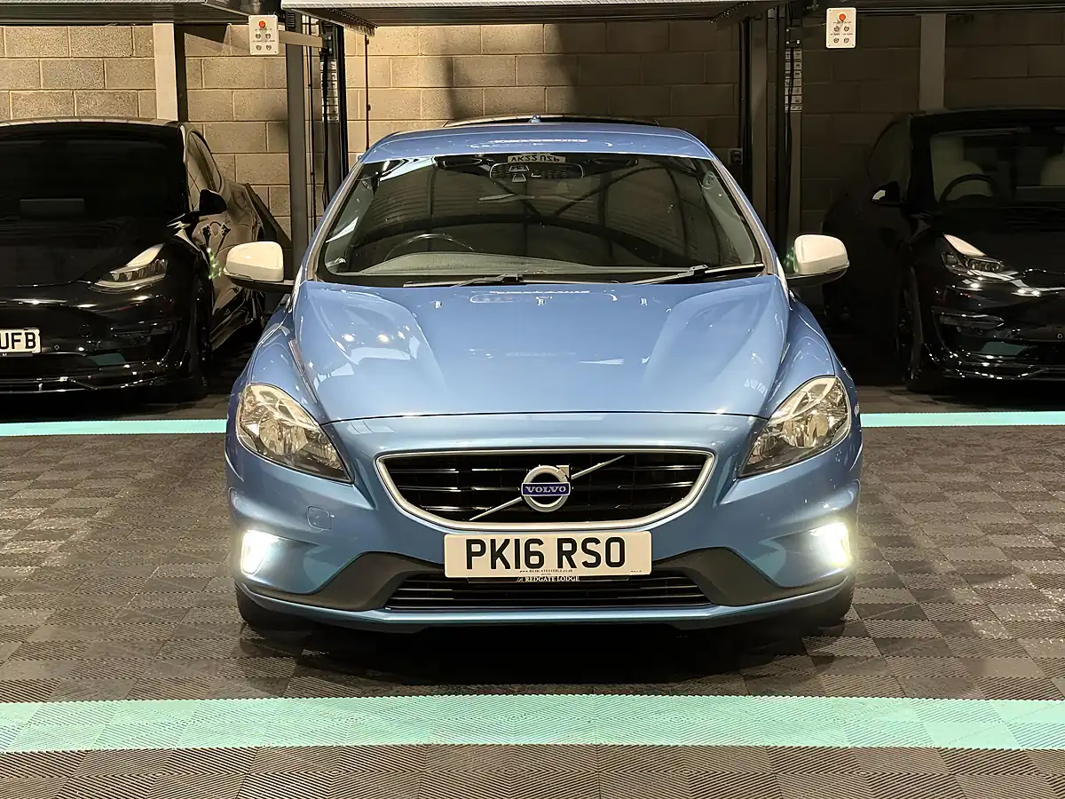 Used 2016 Volvo V40 R-Design Blue - Interior and Exterior details 2