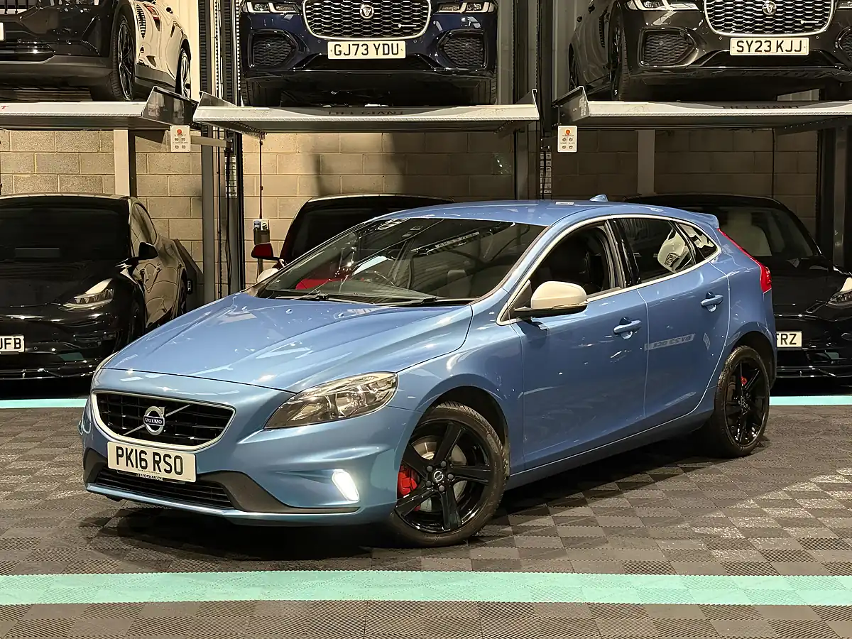 Used 2016 Volvo V40 R-Design Blue - Interior and Exterior details 3