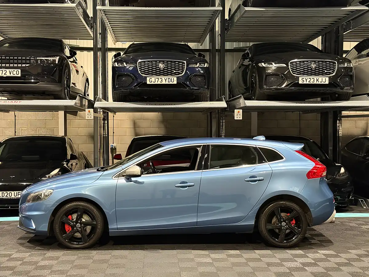 Used 2016 Volvo V40 R-Design Blue - Interior and Exterior details 4