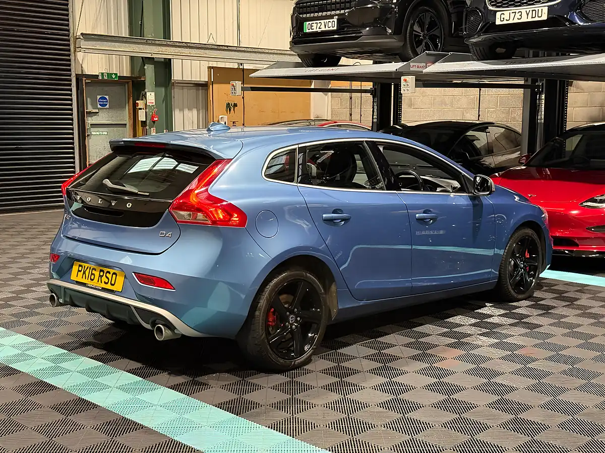 Used 2016 Volvo V40 R-Design Blue - Interior and Exterior details 7