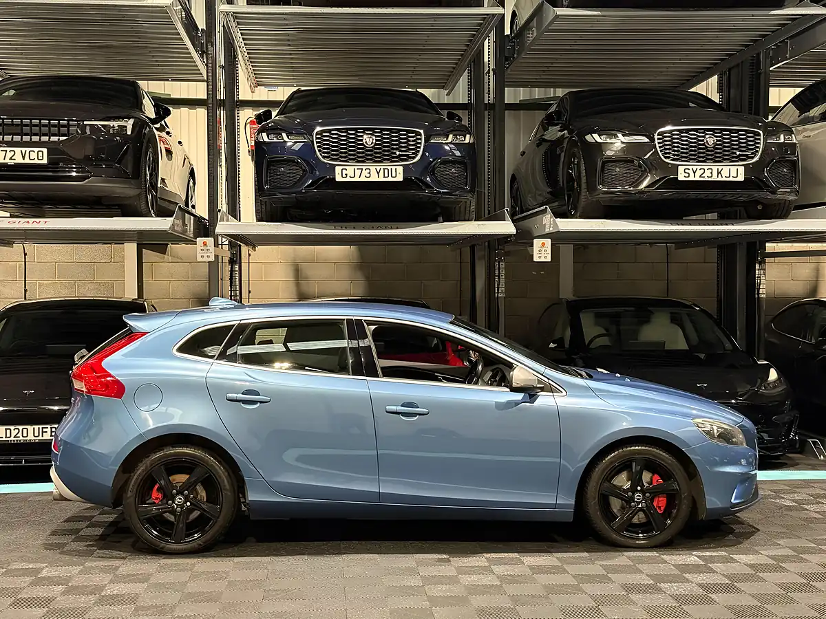 Used 2016 Volvo V40 R-Design Blue - Interior and Exterior details 8