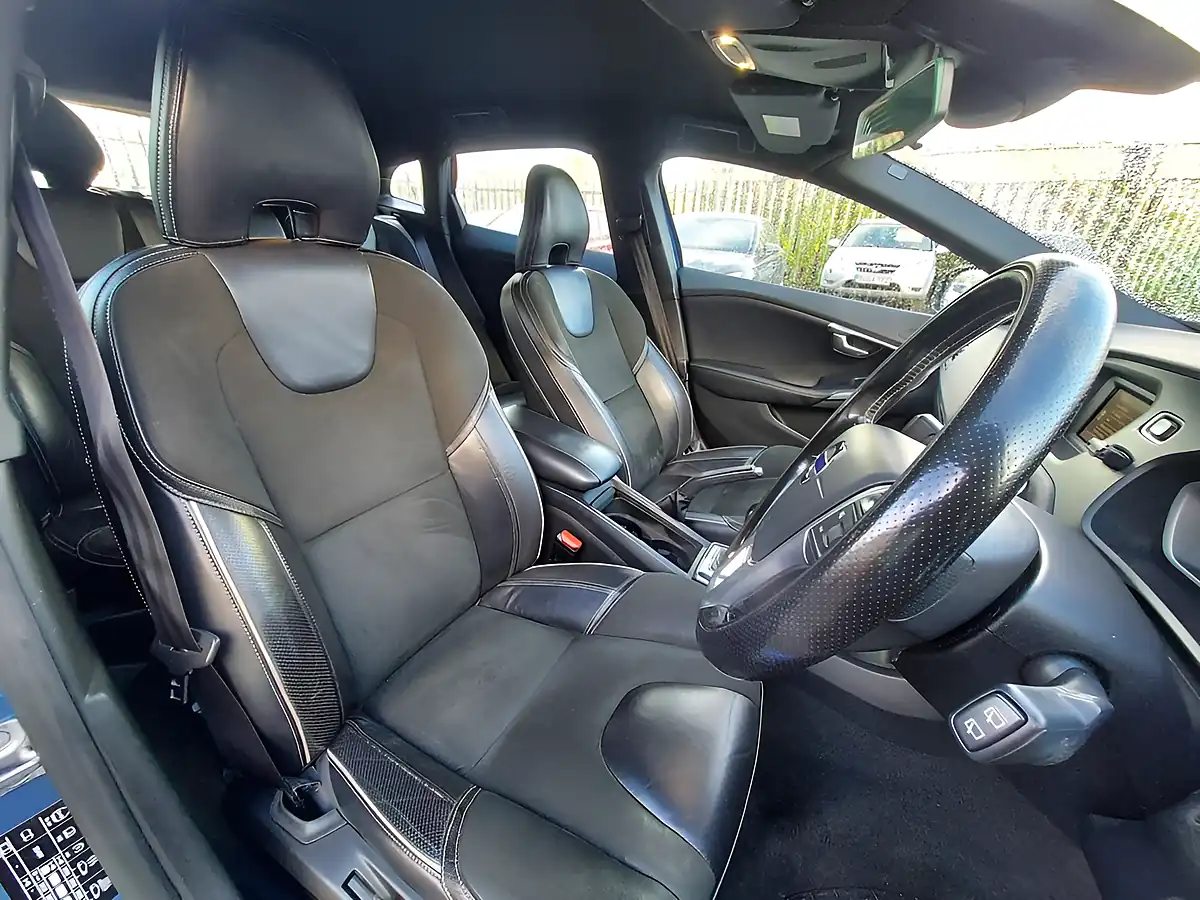 Used 2016 Volvo V40 R-Design Blue - Interior and Exterior details 13