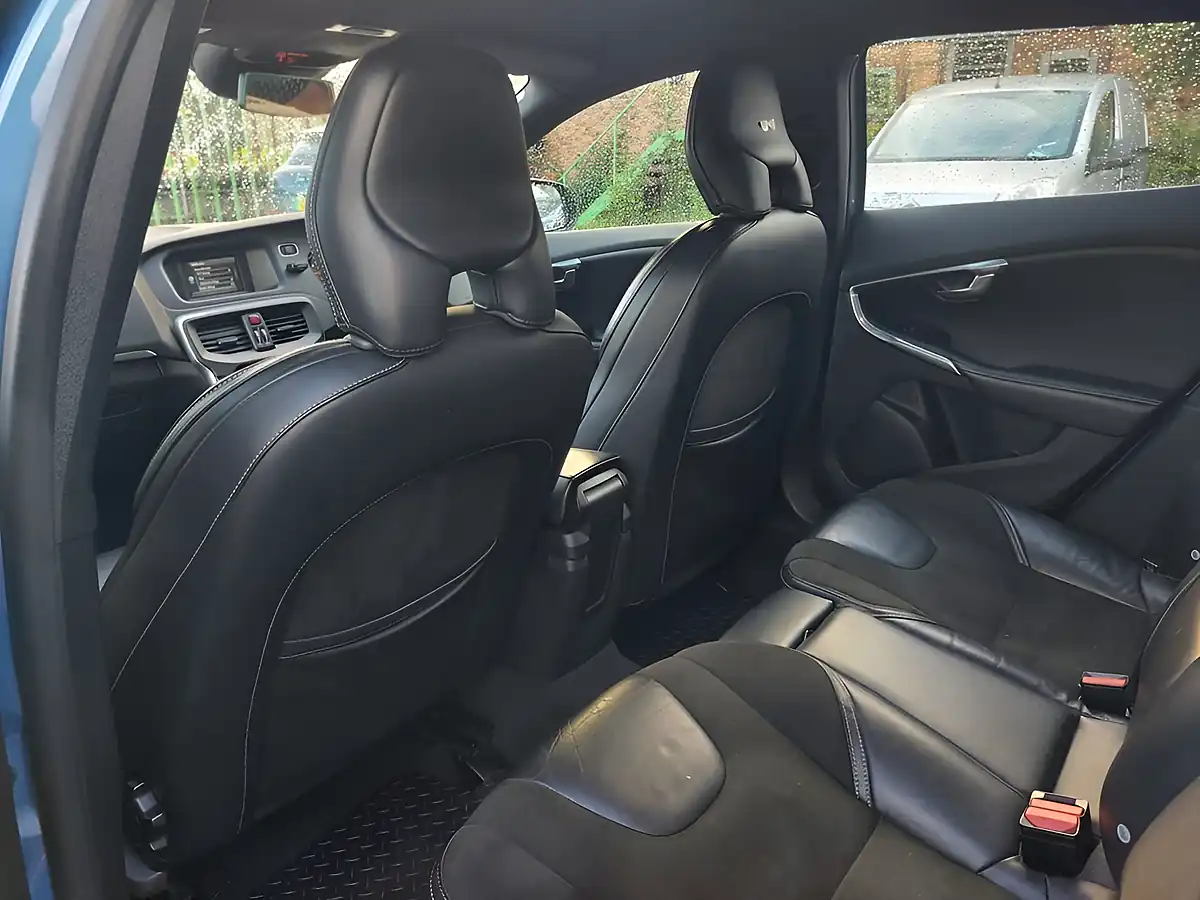 Used 2016 Volvo V40 R-Design Blue - Interior and Exterior details 14