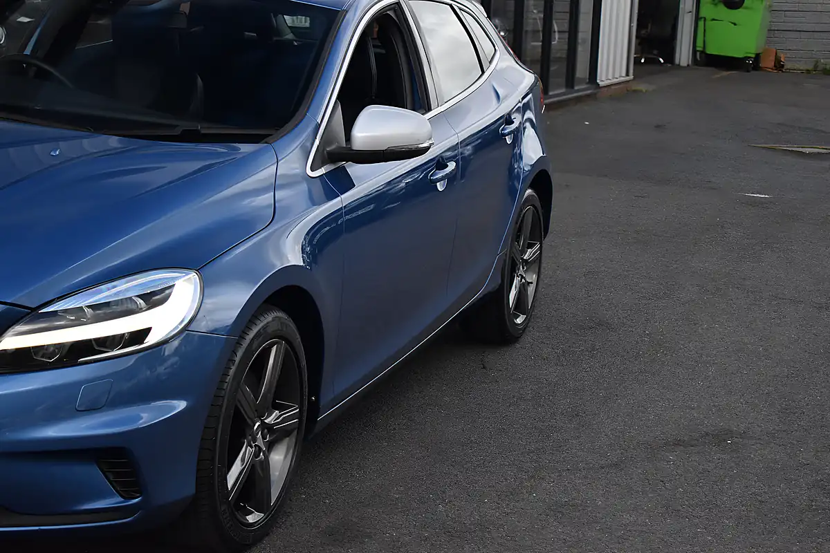 Used 2016 Volvo V40 R-Design Bursting Blue - Interior and Exterior details 11
