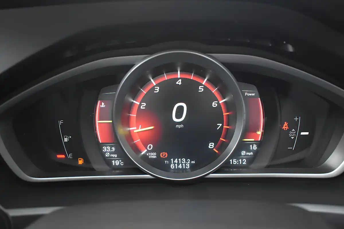 Used 2016 Volvo V40 R-Design Bursting Blue - Interior and Exterior details 15