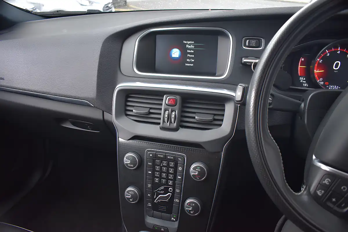 Used 2016 Volvo V40 R-Design Bursting Blue - Interior and Exterior details 16