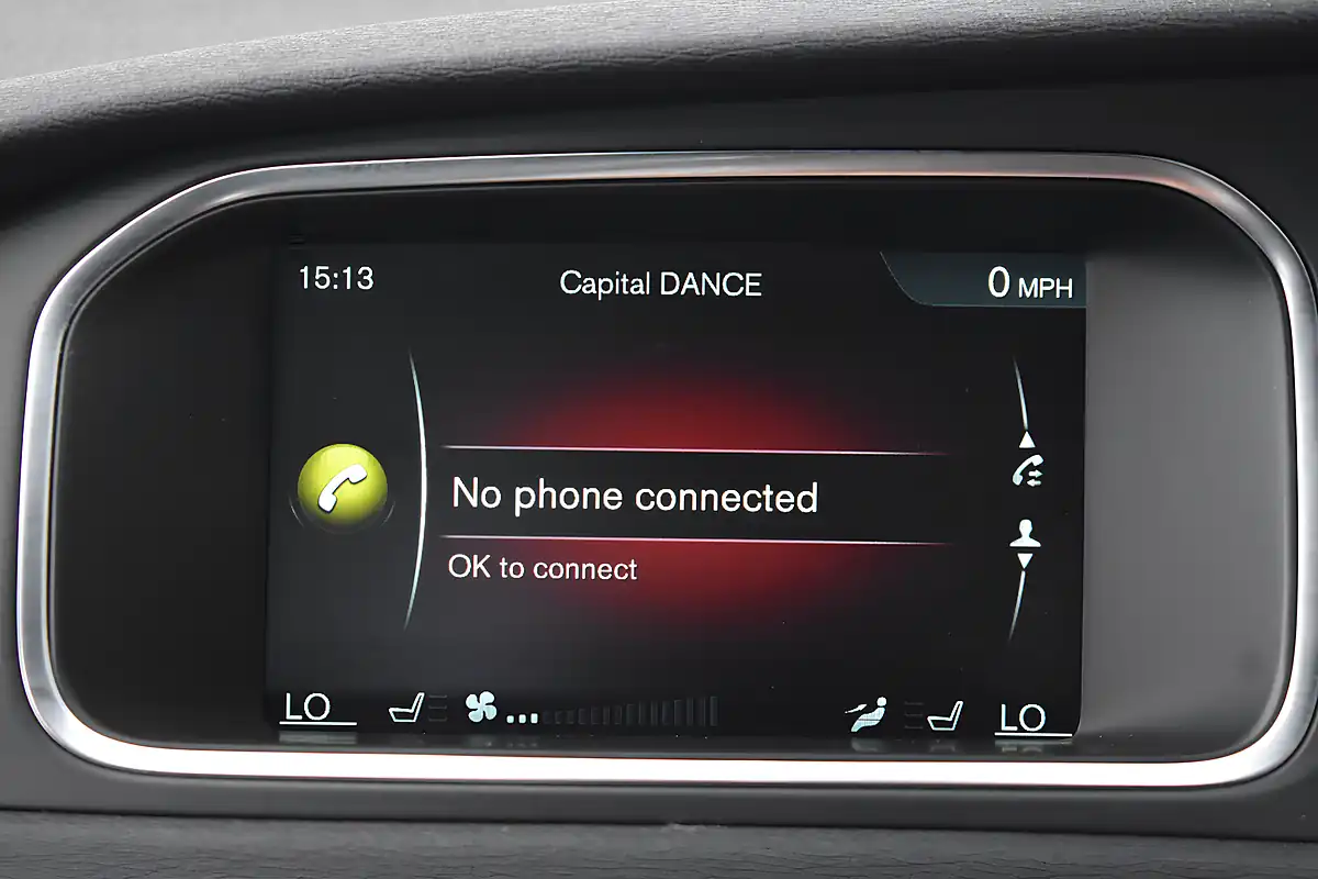 Used 2016 Volvo V40 R-Design Bursting Blue - Interior and Exterior details 17