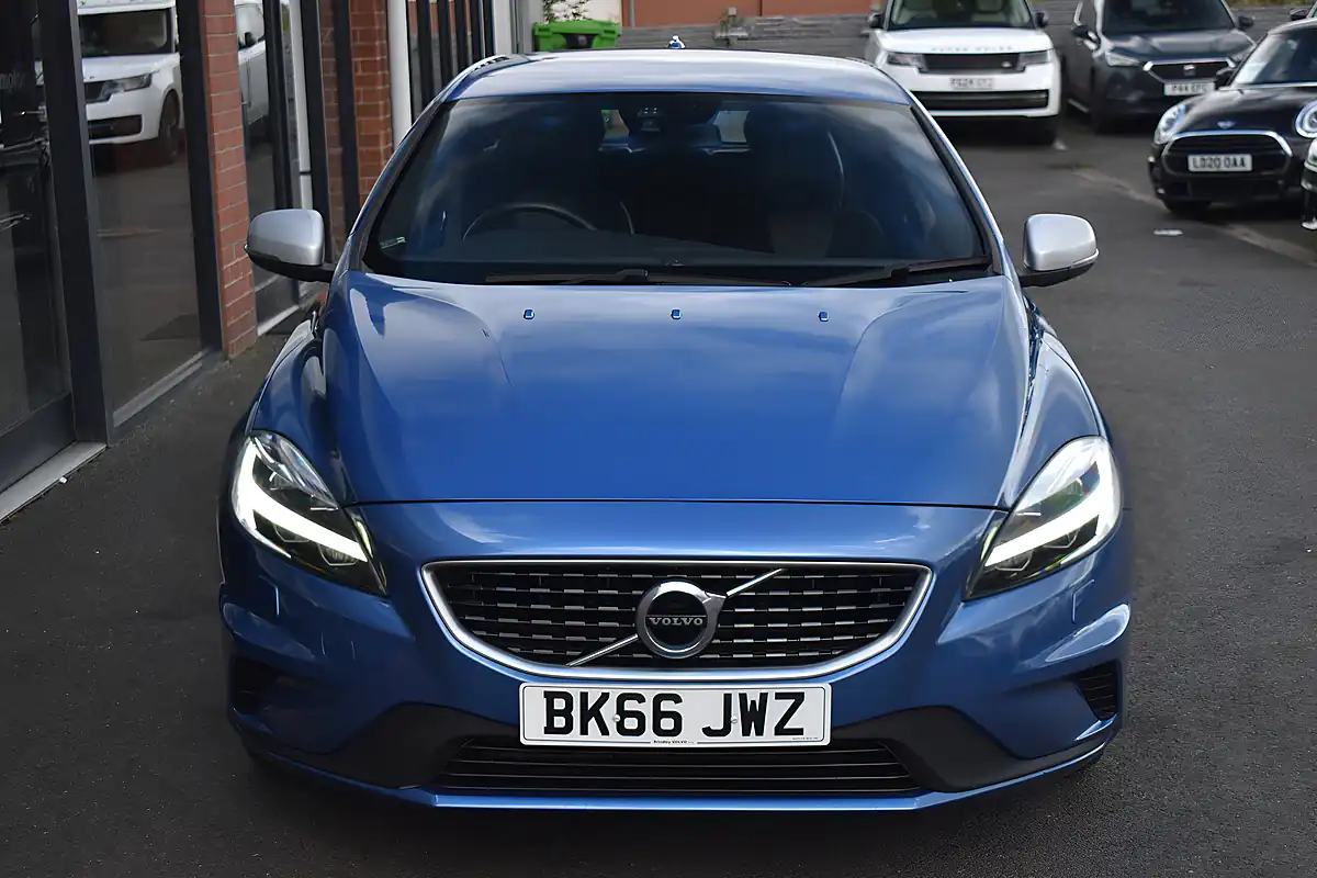 Used 2016 Volvo V40 R-Design Bursting Blue - Interior and Exterior details 3