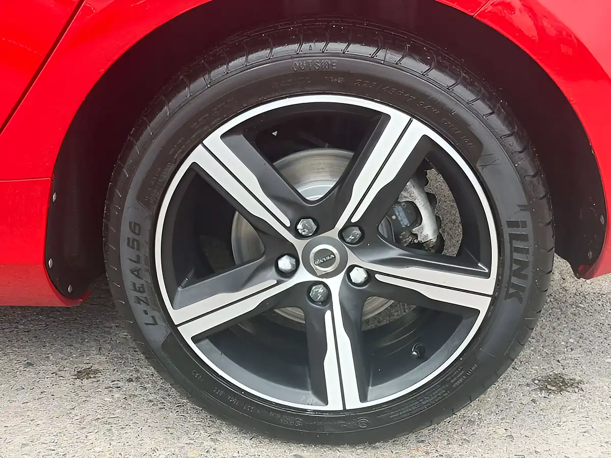 Used 2016 Volvo V40 R-Design Nav+ Passion Red - Interior and Exterior details 9