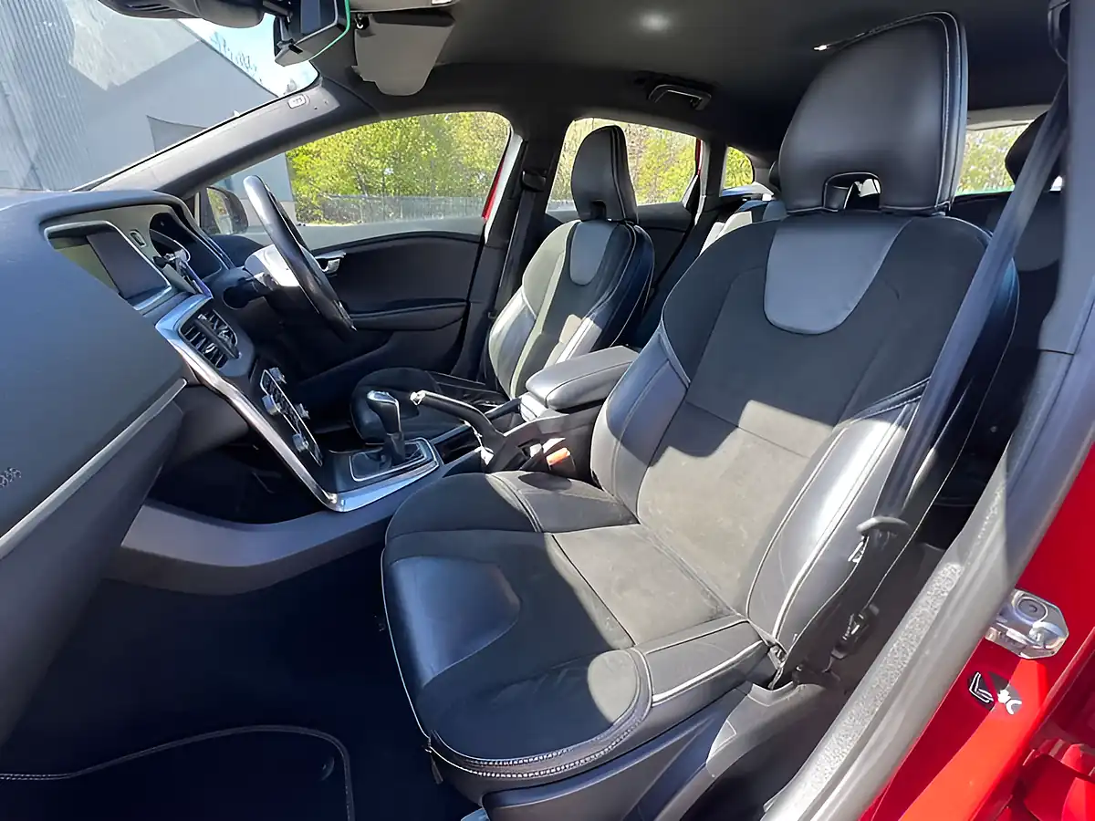 Used 2016 Volvo V40 R-Design Nav+ Passion Red - Interior and Exterior details 13