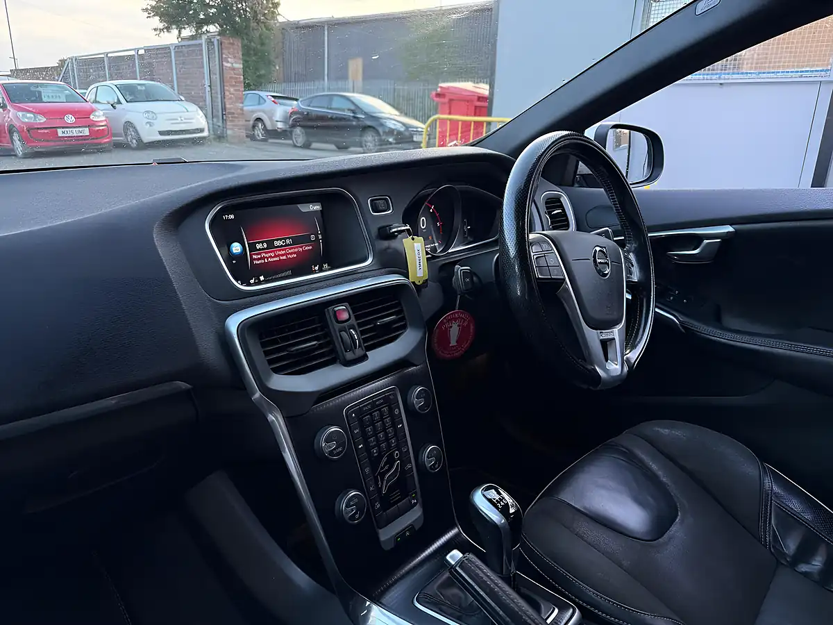 Used 2016 Volvo V40 R-Design Nav Plus Blue - Interior and Exterior details 10