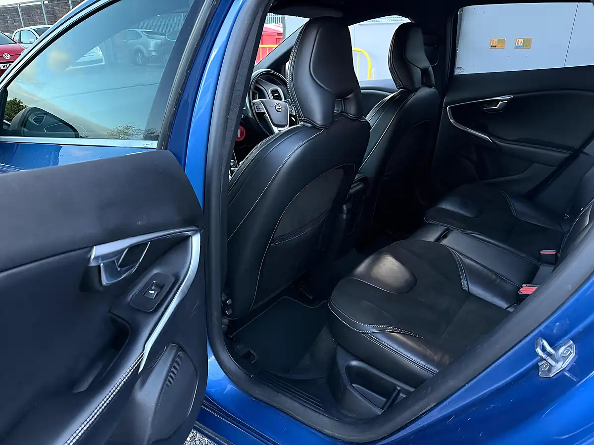 Used 2016 Volvo V40 R-Design Nav Plus Blue - Interior and Exterior details 11