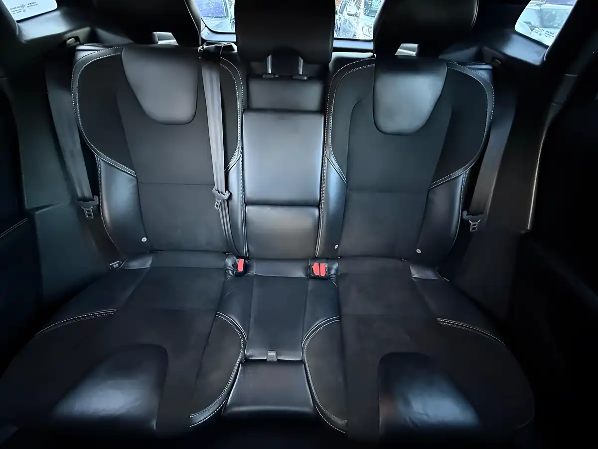 Used 2016 Volvo V40 R-Design Nav Plus Blue - Interior and Exterior details 12