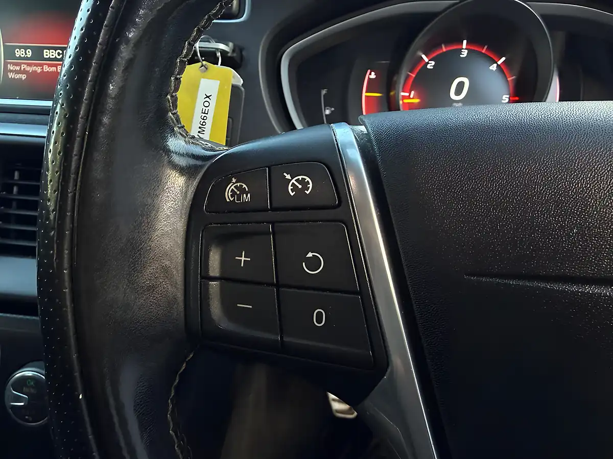 Used 2016 Volvo V40 R-Design Nav Plus Blue - Interior and Exterior details 14