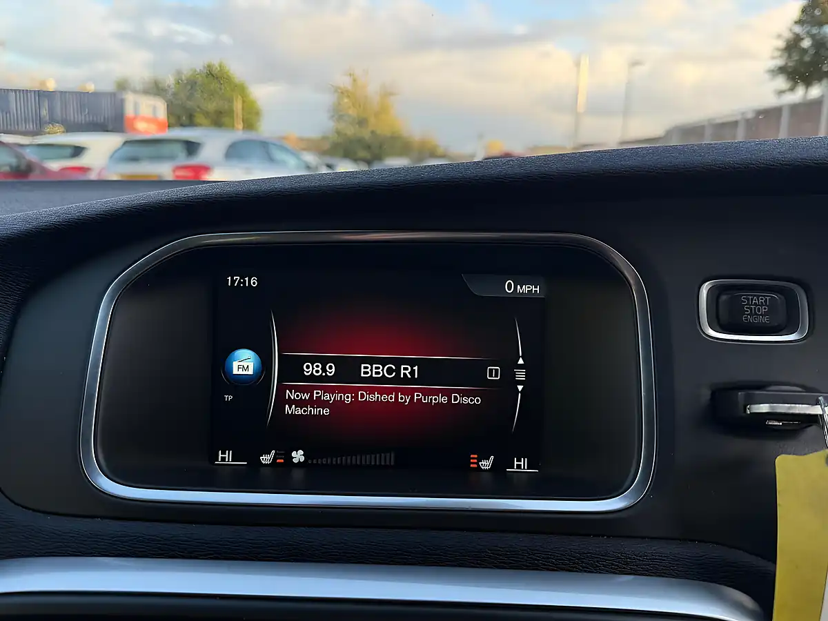 Used 2016 Volvo V40 R-Design Nav Plus Blue - Interior and Exterior details 15
