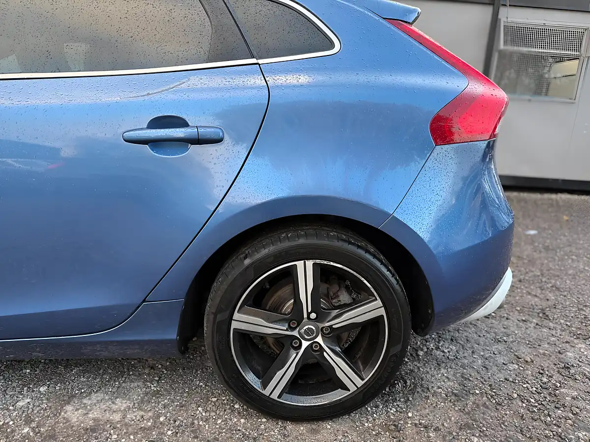 Used 2016 Volvo V40 R-Design Nav Plus Blue - Interior and Exterior details 19