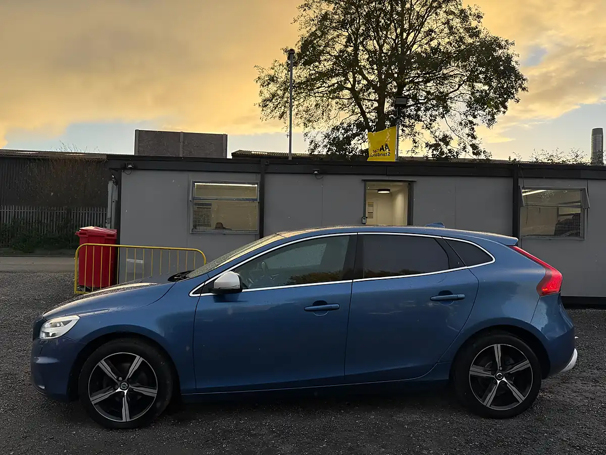 Used 2016 Volvo V40 R-Design Nav Plus Blue - Interior and Exterior details 4