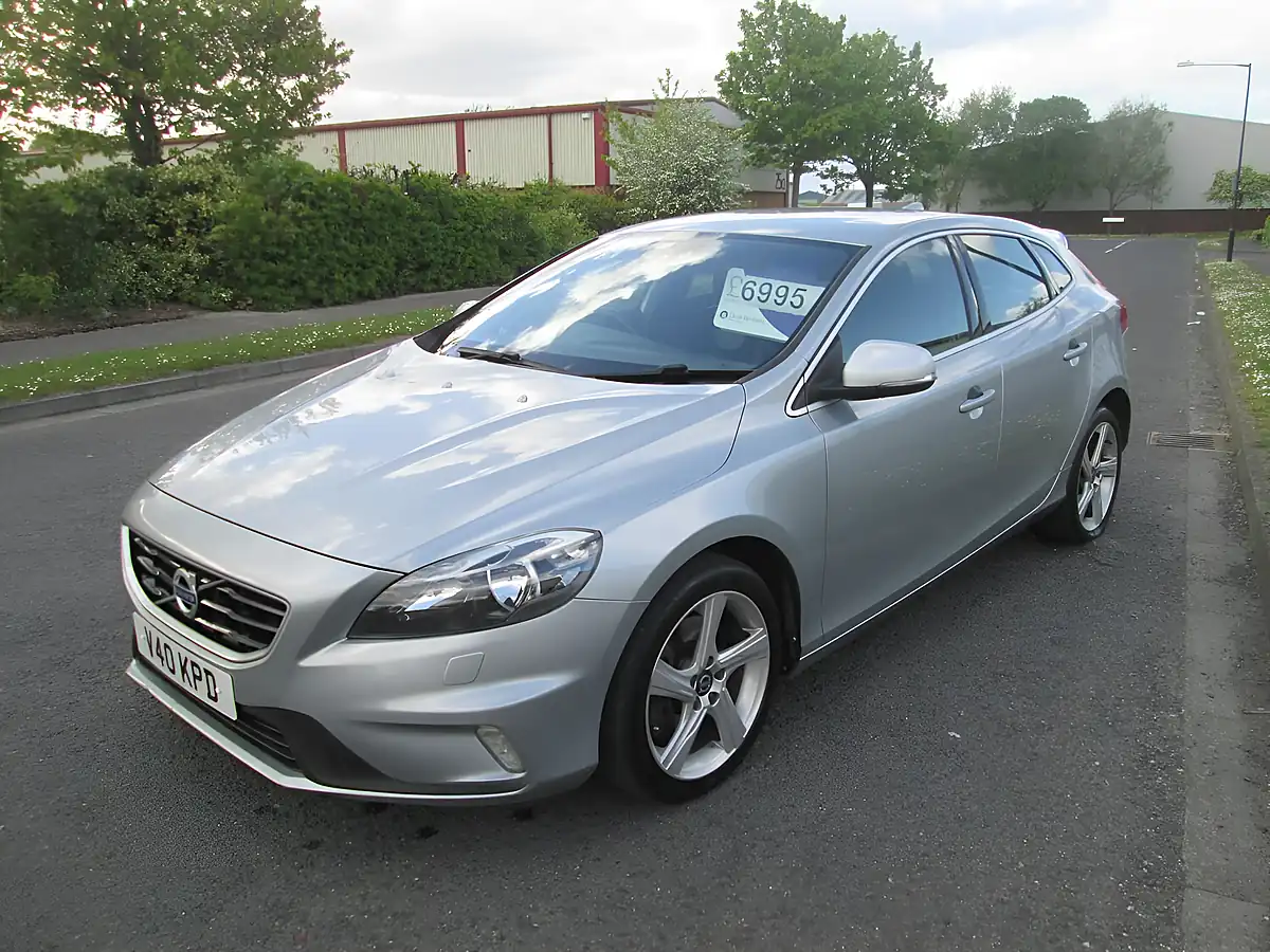 Used 2016 Volvo V40 R Design Nav Silver - Front View