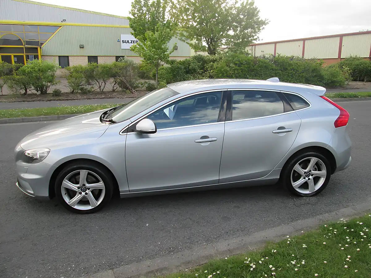 Used 2016 Volvo V40 R Design Nav Silver - Interior and Exterior details 2