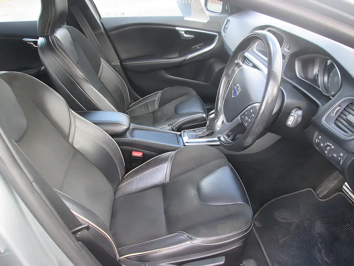 Used 2016 Volvo V40 R Design Nav Silver - Interior and Exterior details 6