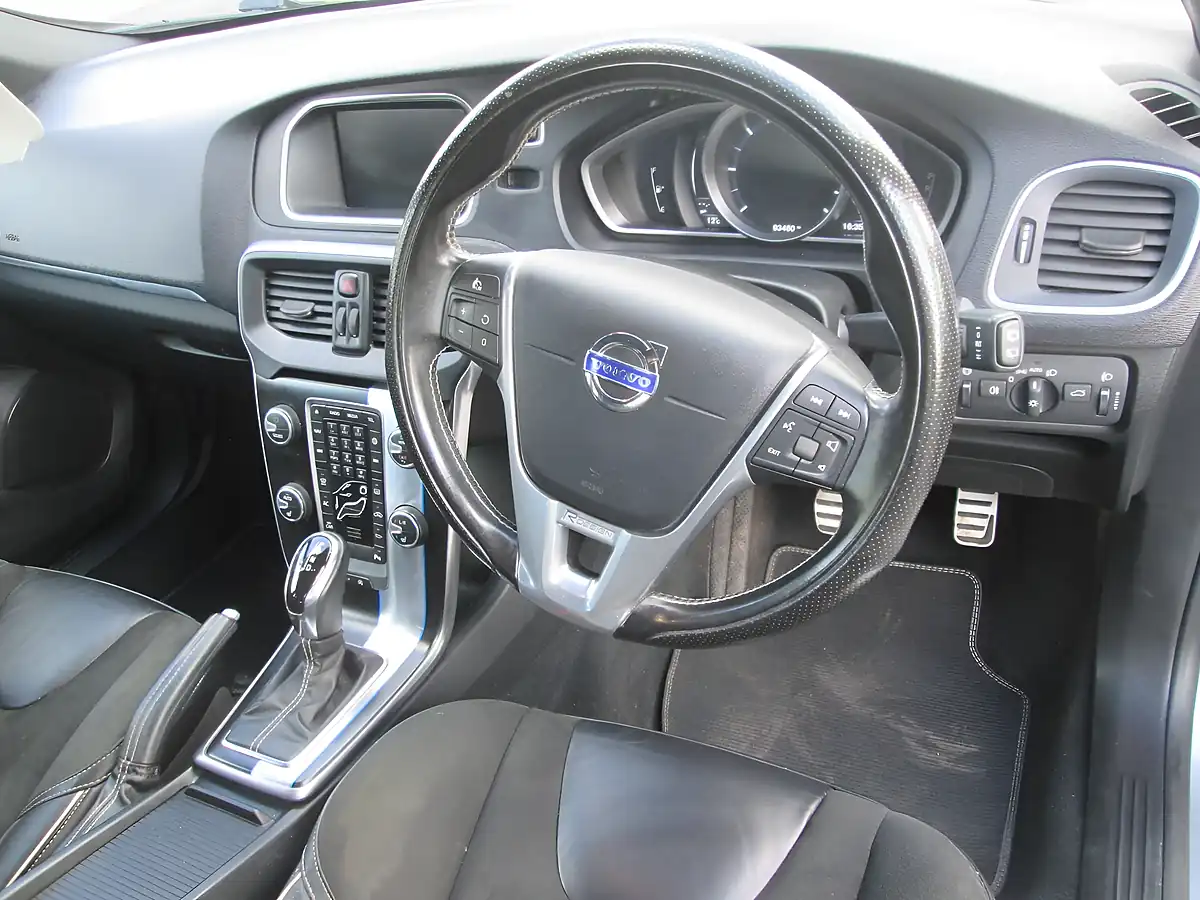 Used 2016 Volvo V40 R Design Nav Silver - Interior and Exterior details 7