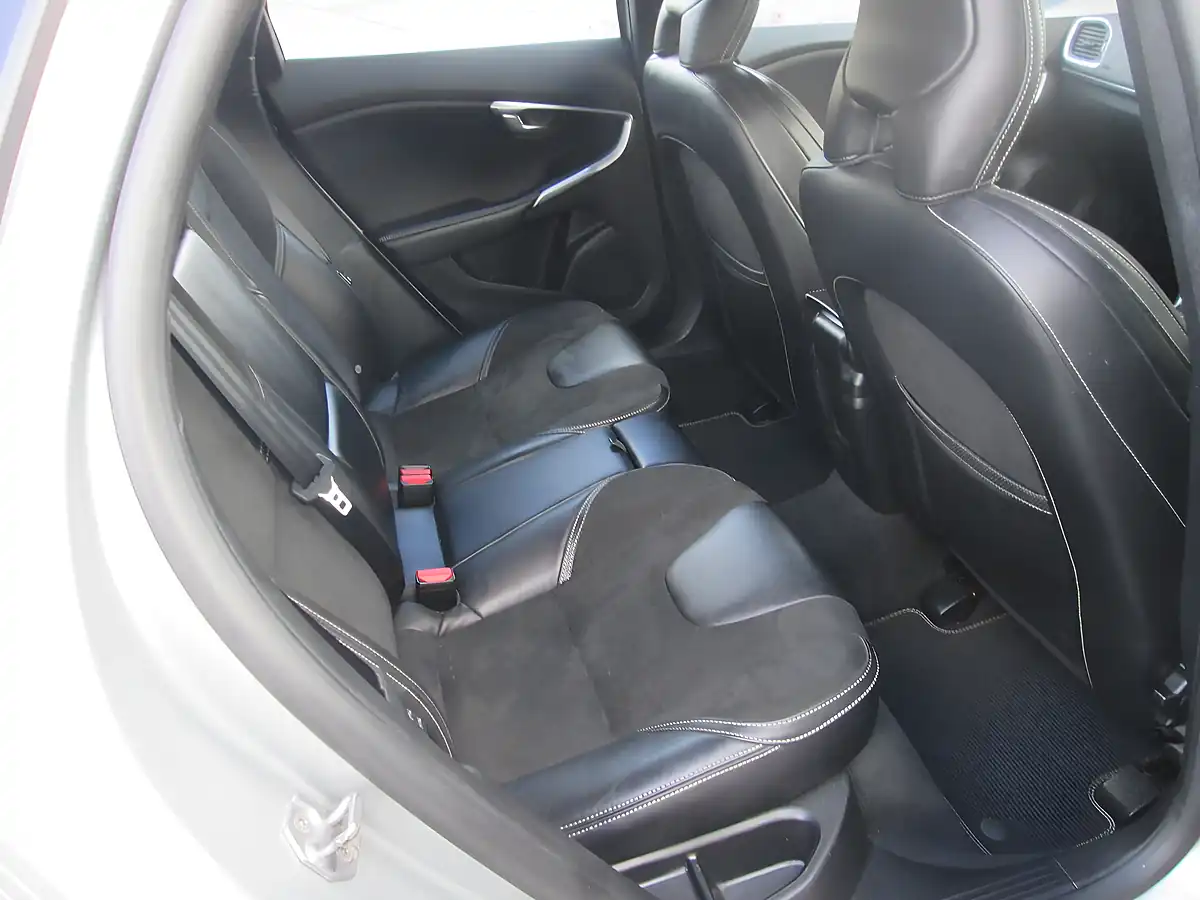 Used 2016 Volvo V40 R Design Nav Silver - Interior and Exterior details 8