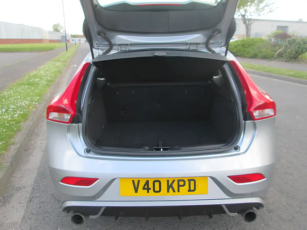 Used 2016 Volvo V40 R Design Nav Silver - Interior and Exterior details 9