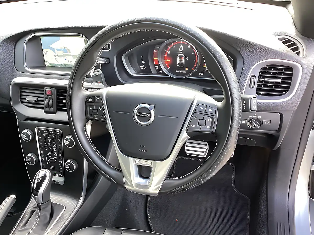 Used 2016 Volvo V40 R-Design Pro Electric Silver - Interior and Exterior details 10