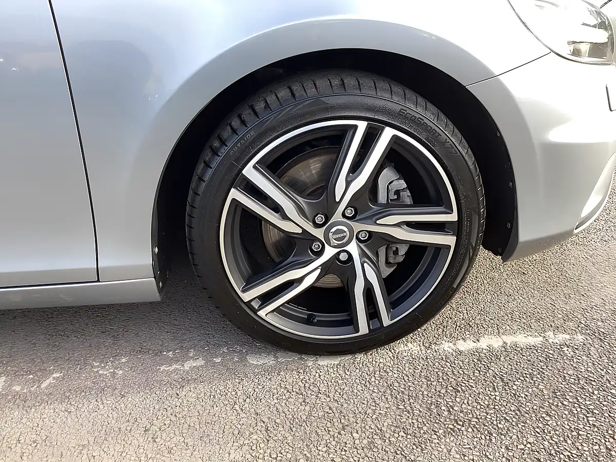 Used 2016 Volvo V40 R-Design Pro Electric Silver - Interior and Exterior details 13