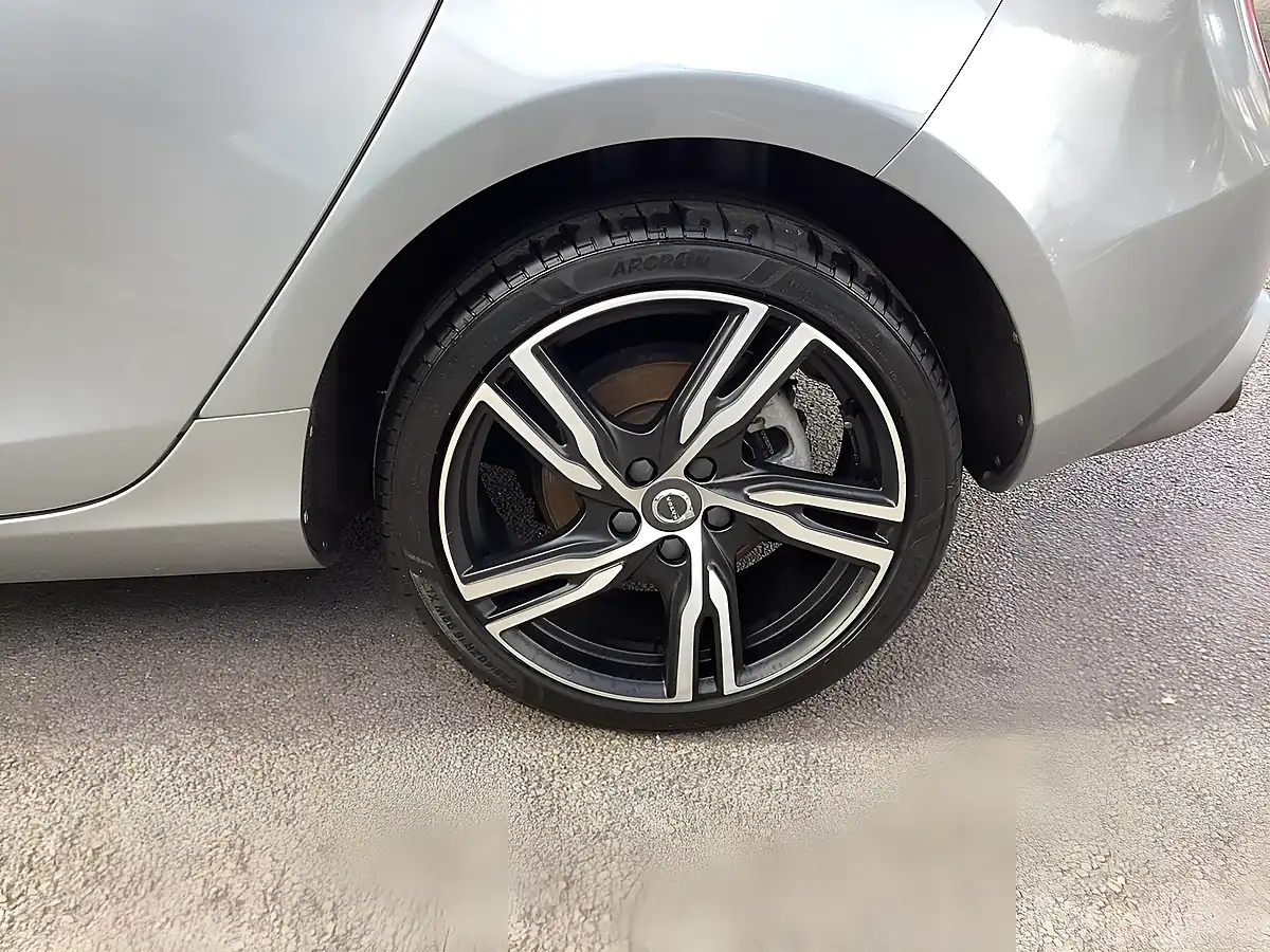 Used 2016 Volvo V40 R-Design Pro Electric Silver - Interior and Exterior details 15