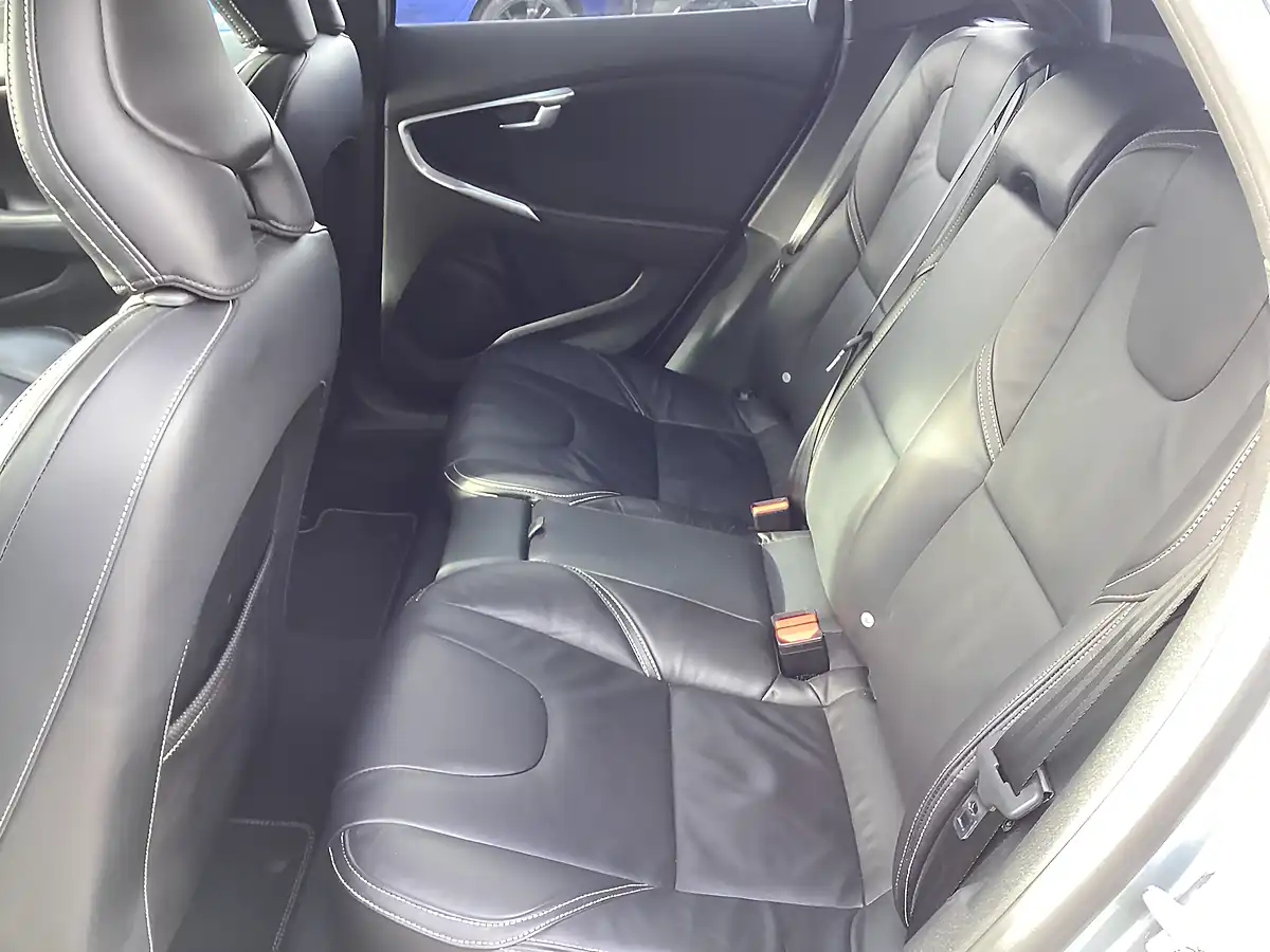 Used 2016 Volvo V40 R-Design Pro Electric Silver - Interior and Exterior details 16