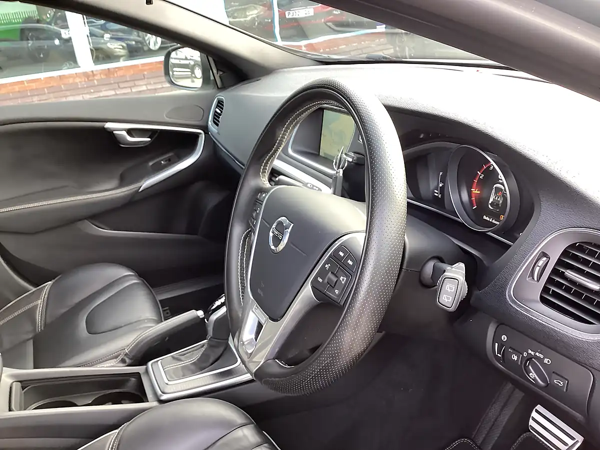 Used 2016 Volvo V40 R-Design Pro Electric Silver - Interior and Exterior details 6