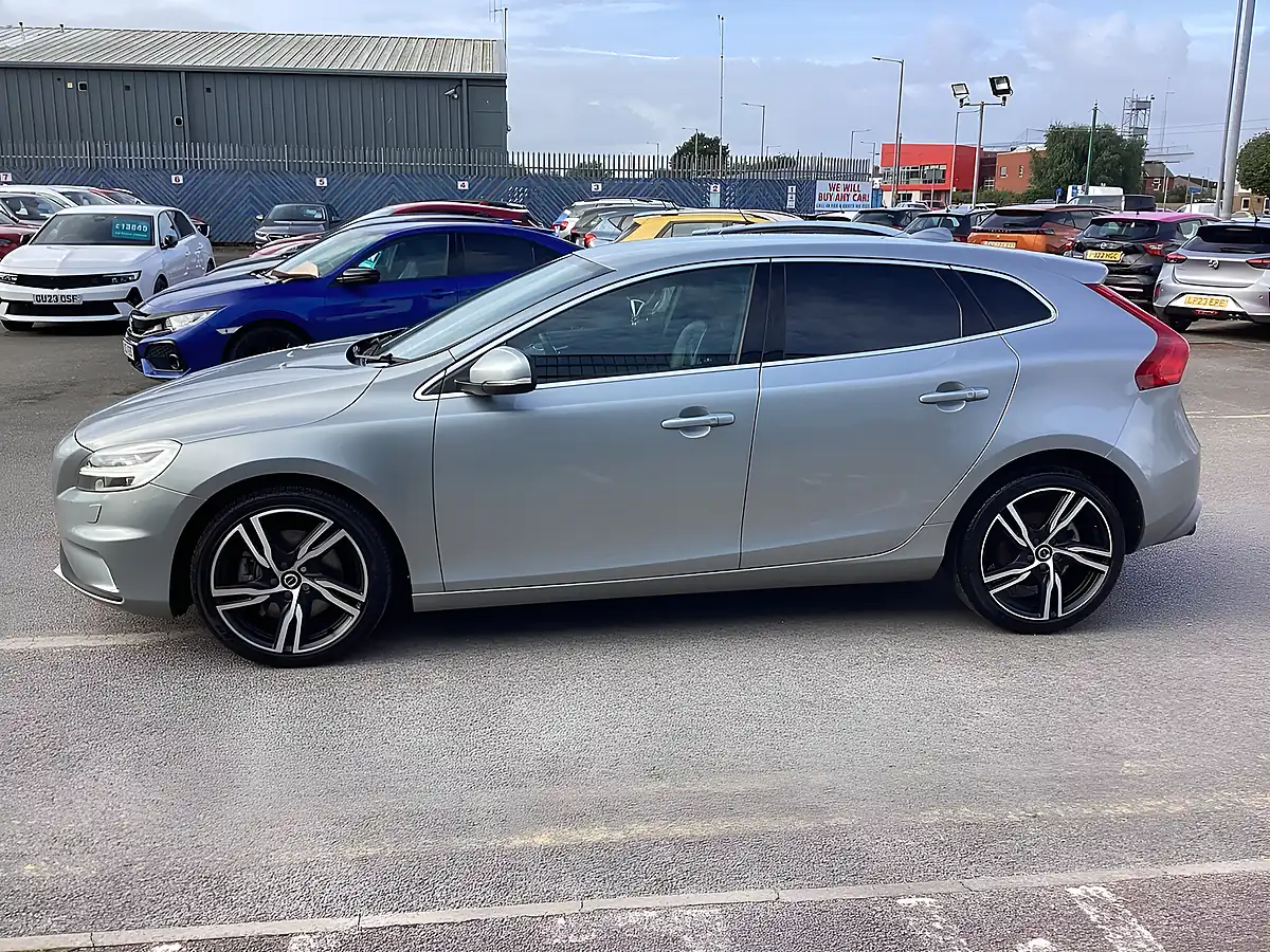 Used 2016 Volvo V40 R-Design Pro Electric Silver - Interior and Exterior details 9