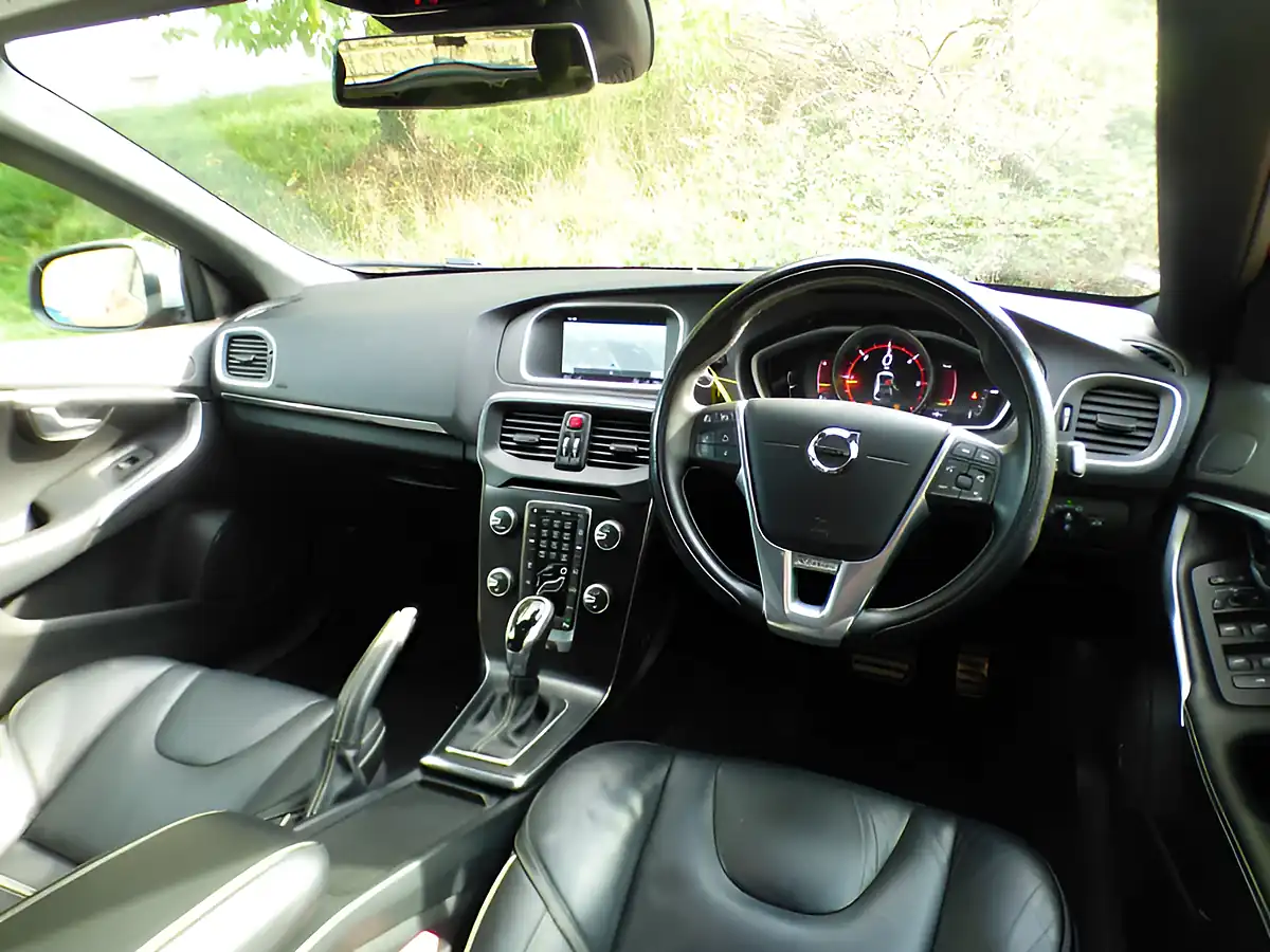 Used 2016 Volvo V40 R-Design Pro Red - Interior and Exterior details 13