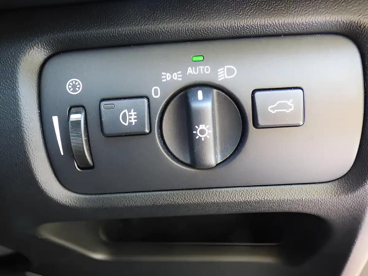Used 2016 Volvo V40 R-Design Pro Red - Interior and Exterior details 15